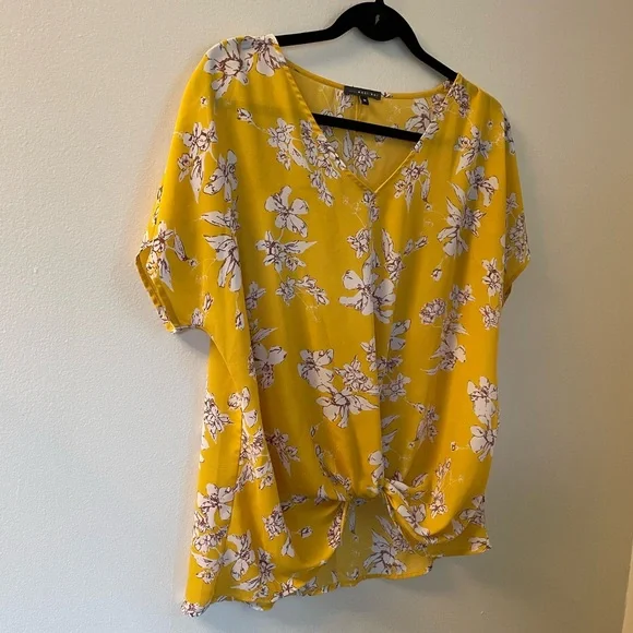 West Kei | Yellow Floral Blouse, Tie Front | Size Medium - Picture 5 of 10